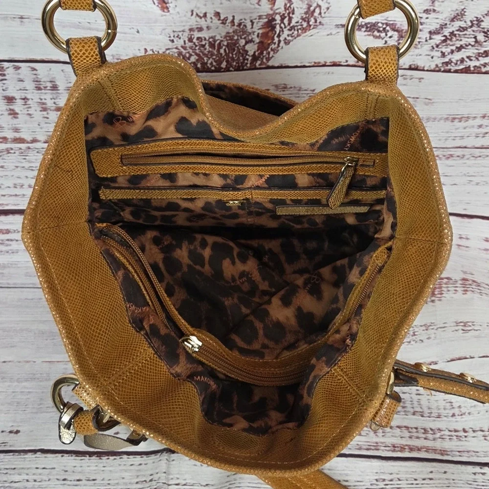B Makowski Snakeskin Embossed Tan Tote Gold Tone Logo Hardware Casual Purse Bag